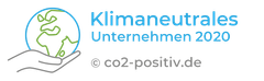 Logo für "Klimaneutrales Unternehmen seit 2020" mit Erdsymbol und einer Hand, die den Planeten stützt.